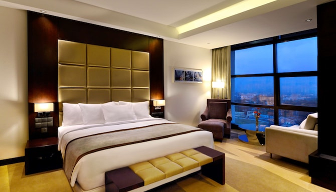 Radisson Blu Hotel, Chattogram Bay View - Superior Room