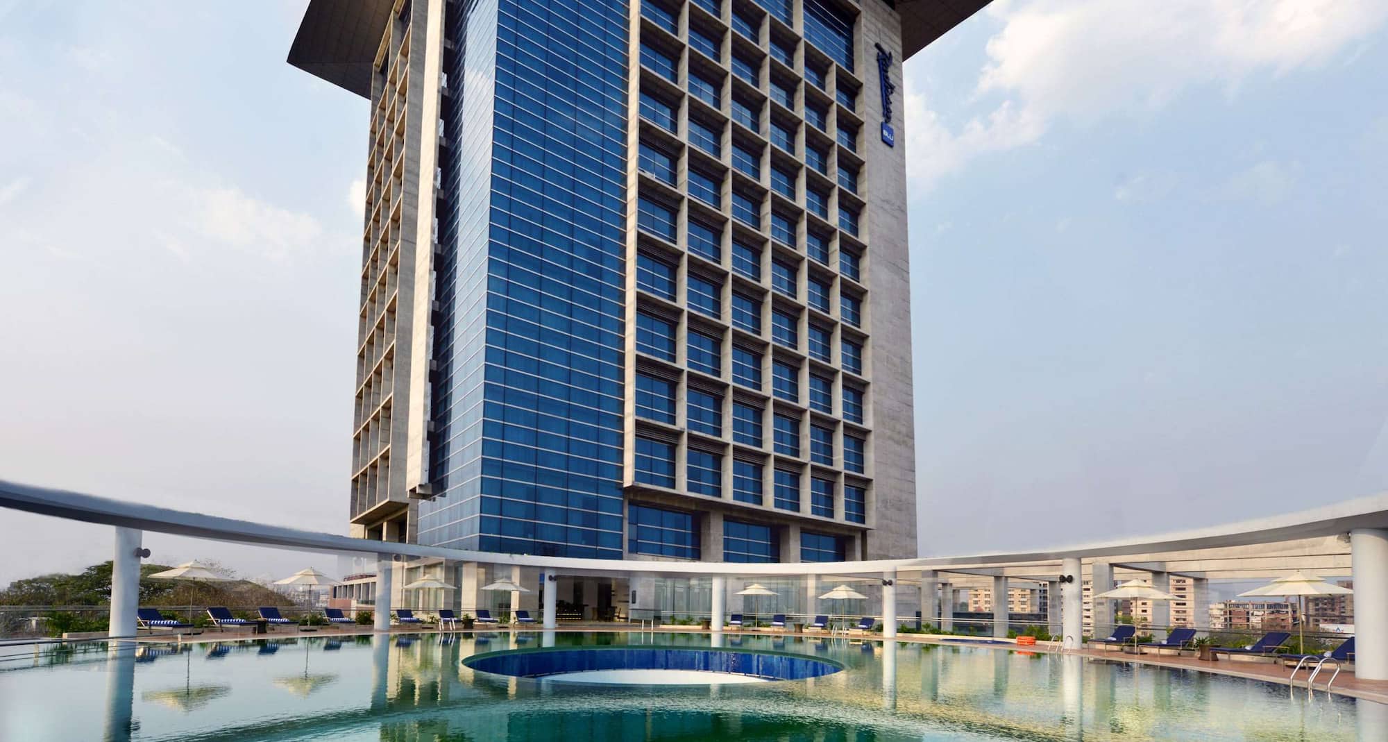 Radisson Blu Hotel, Chattogram Bay View - Pool