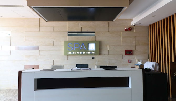 Radisson Blu Hotel, Chattogram Bay View - Spa Esc