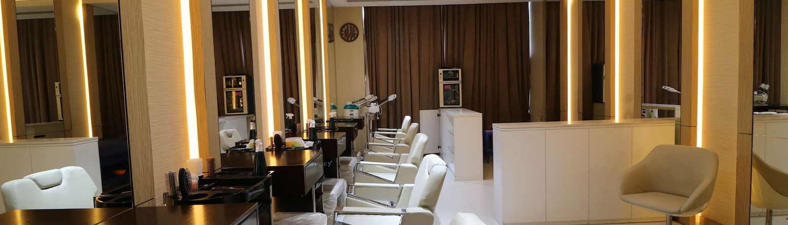 Radisson Blu Hotel, Chattogram Bay View - Spa Esc Salon