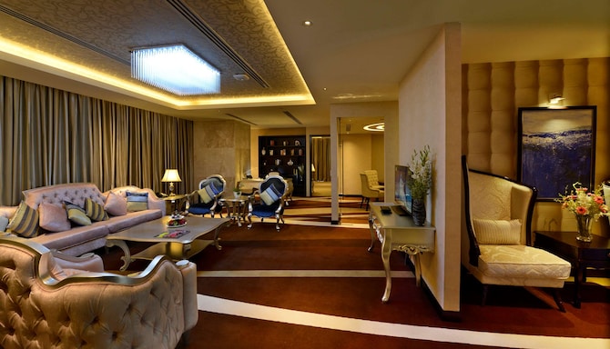 Radisson Blu Hotel, Chattogram Bay View - Presidential Suite