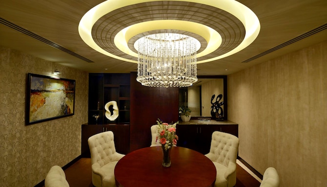 Radisson Blu Hotel, Chattogram Bay View - Presidential Suite