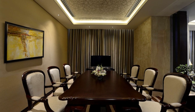 Radisson Blu Hotel, Chattogram Bay View - Presidential Suite