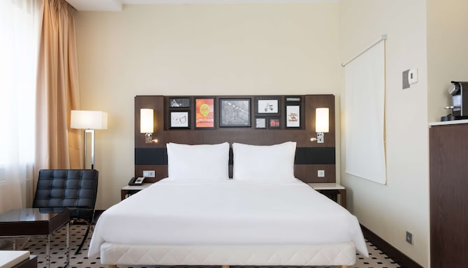 Radisson Blu Hotel, Chelyabinsk - Номер с большой кроватью и кофемашиной