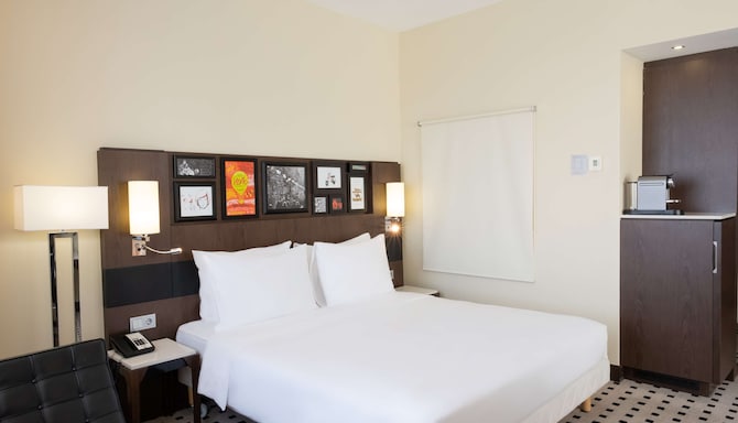 Radisson Blu Hotel, Chelyabinsk - Номер с большой кроватью и кофемашиной