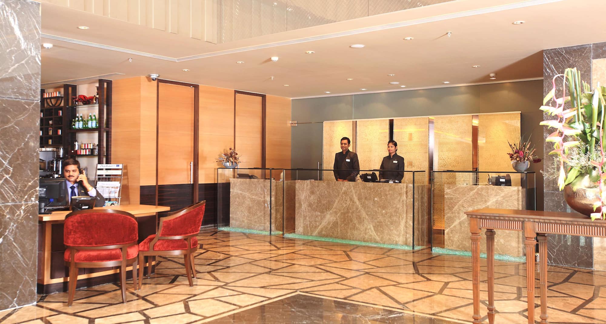 Radisson Blu Hotel Chennai City Centre - Lobby