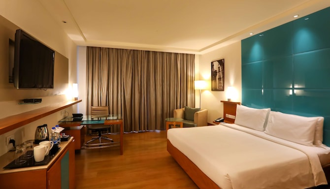 Radisson Blu Hotel Chennai City Centre - Business Class Room