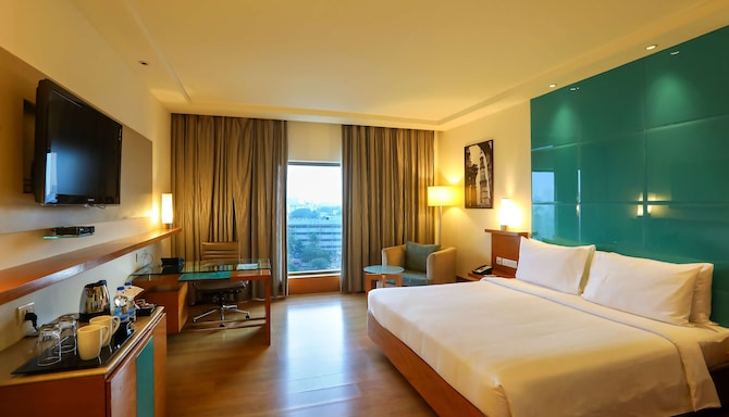 Radisson Blu Hotel Chennai City Centre - Business Class Room