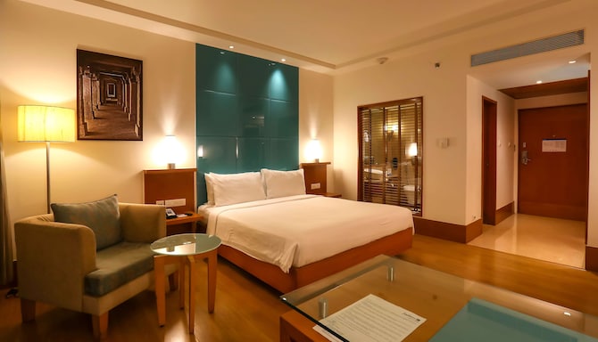 Radisson Blu Hotel Chennai City Centre - Business Class Room