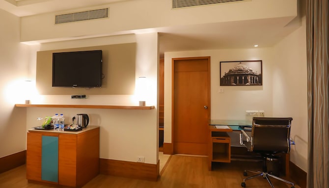 Radisson Blu Hotel Chennai City Centre - Deluxe Room