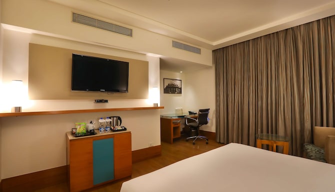 Radisson Blu Hotel Chennai City Centre - Deluxe Room