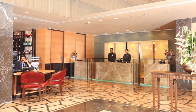 Radisson Blu Hotel Chennai City Centre - Lobby