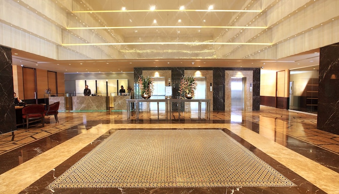 Radisson Blu Hotel Chennai City Centre - Lobby