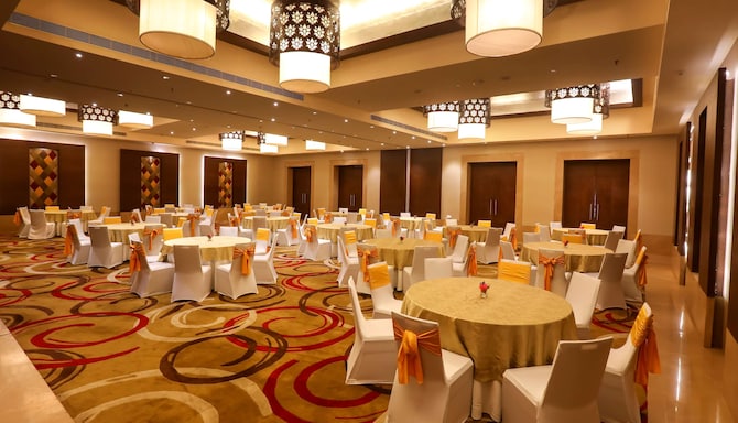 Radisson Blu Hotel Chennai City Centre - Meeting Room