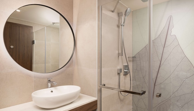 Radisson Blu Hotel, Cluj - Standard Room bathroom