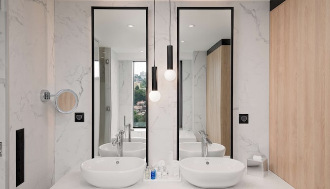 Radisson Blu Hotel, Cluj - Presidential Suite bathroom