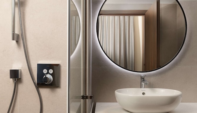 Radisson Blu Hotel, Cluj - Family Room bathroom