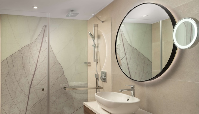Radisson Blu Hotel, Cluj - Guest room bathroom