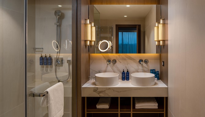 Radisson Blu Hotel, Cluj - One Bedroom Suite with Balcony