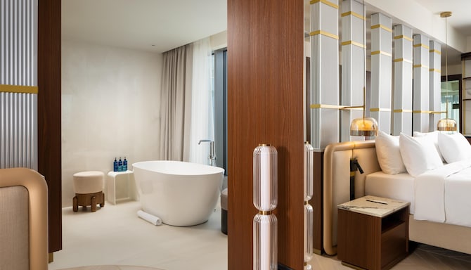Radisson Blu Hotel, Cluj - Presidential Suite - Central Park Views