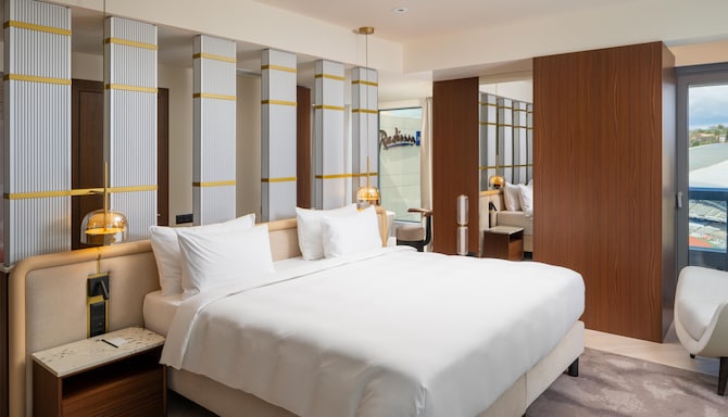 Radisson Blu Hotel, Cluj - Presidential Suite - Central Park Views