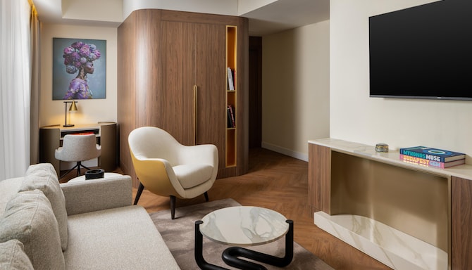 Radisson Blu Hotel, Cluj - One Bedroom Suite with Balcony