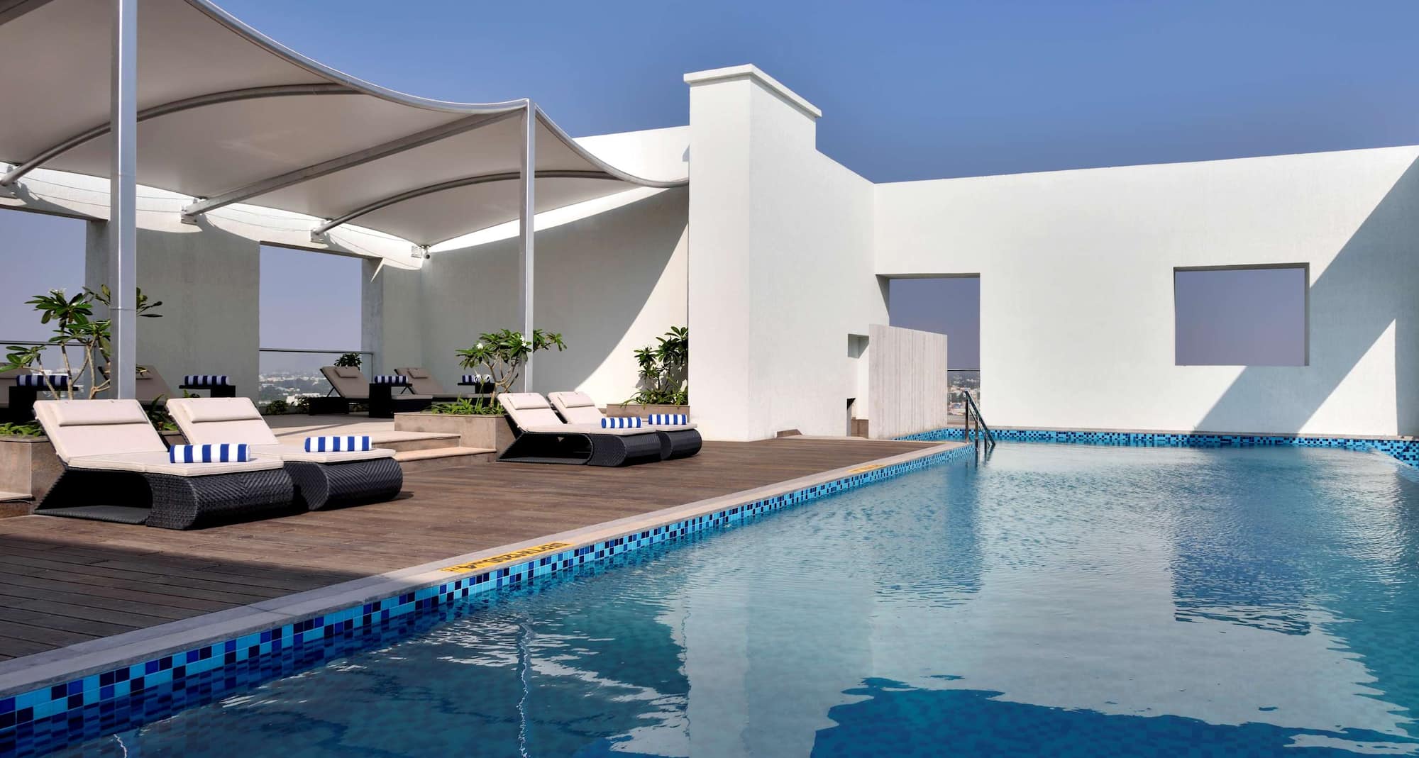 Radisson Blu Hotel Coimbatore - Pool