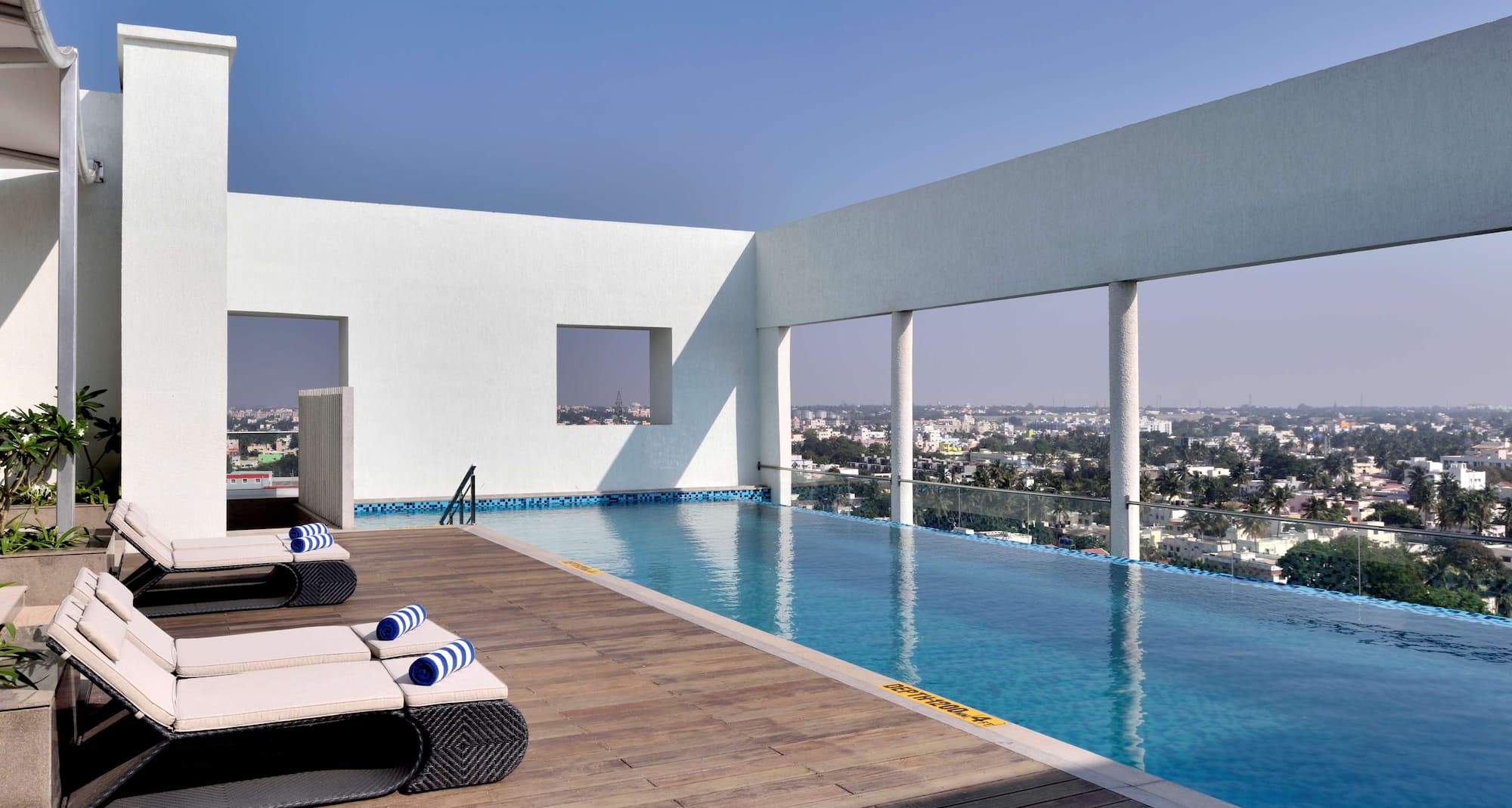 Radisson Blu Hotel Coimbatore - Pool