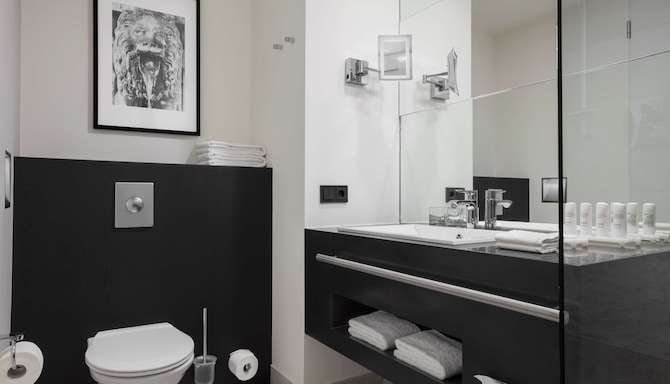 Radisson Blu Hotel, Cologne - Badezimmer eines Gästezimmers