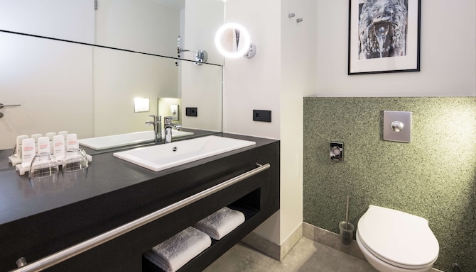 Radisson Blu Hotel, Cologne - Badezimmer eines Gästezimmers