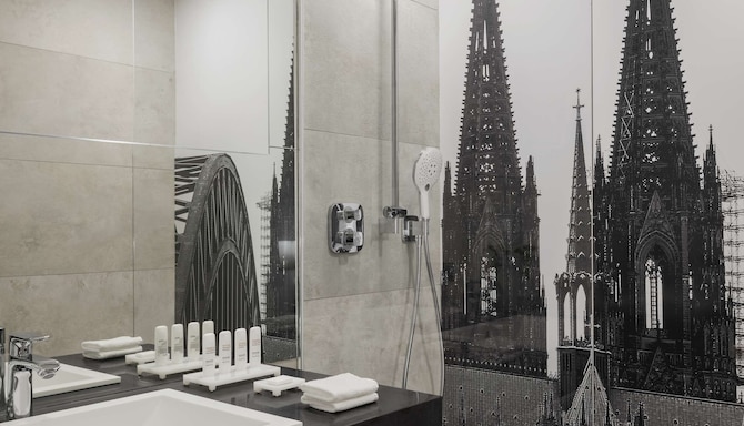 Radisson Blu Hotel, Cologne - Badezimmer eines Gästezimmers