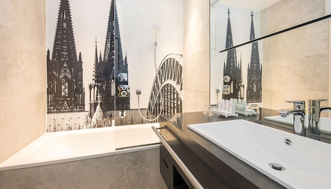 Radisson Blu Hotel, Cologne - Badezimmer eines Gästezimmers