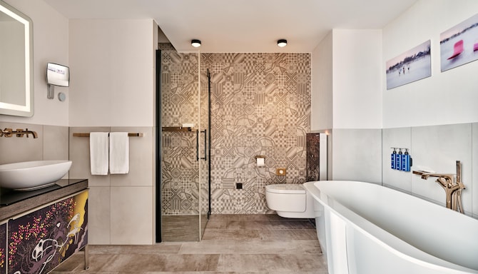 Radisson Blu Hotel, Cologne - Suite Bad