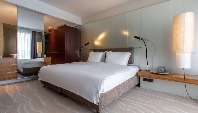 Radisson Blu Hotel, Cologne - Presidential Suite bedroom