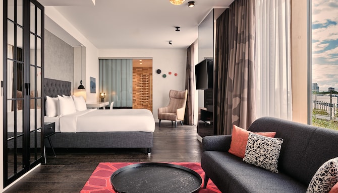 Radisson Blu Hotel, Cologne - Urban Retro Suite