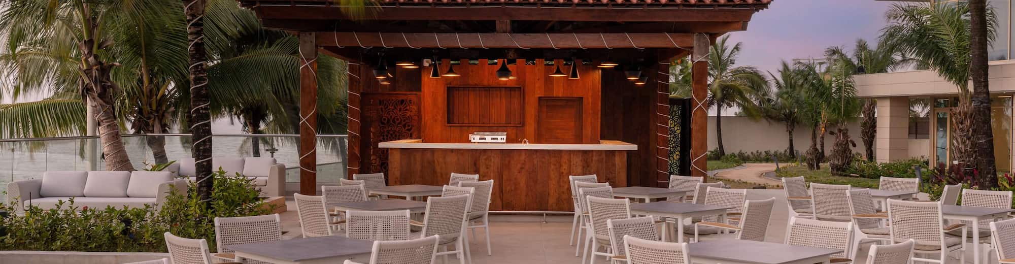 Radisson Blu Hotel, Conakry - Pool Bar