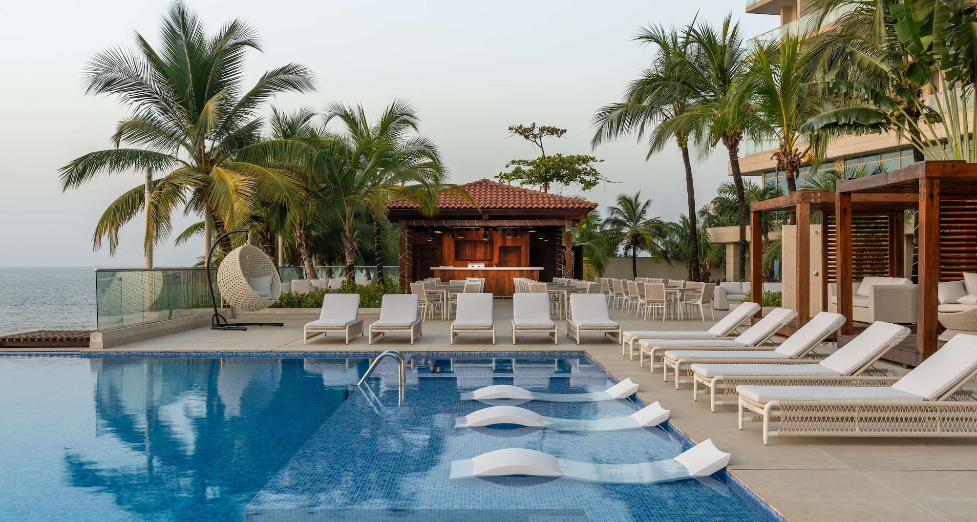 Radisson Blu Hotel, Conakry - Pool Bar