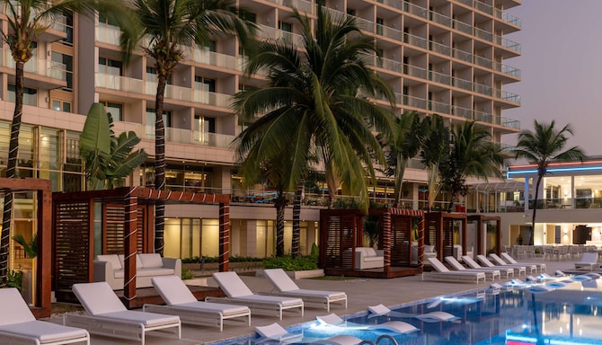 Radisson Blu Hotel, Conakry - Swimming Pool