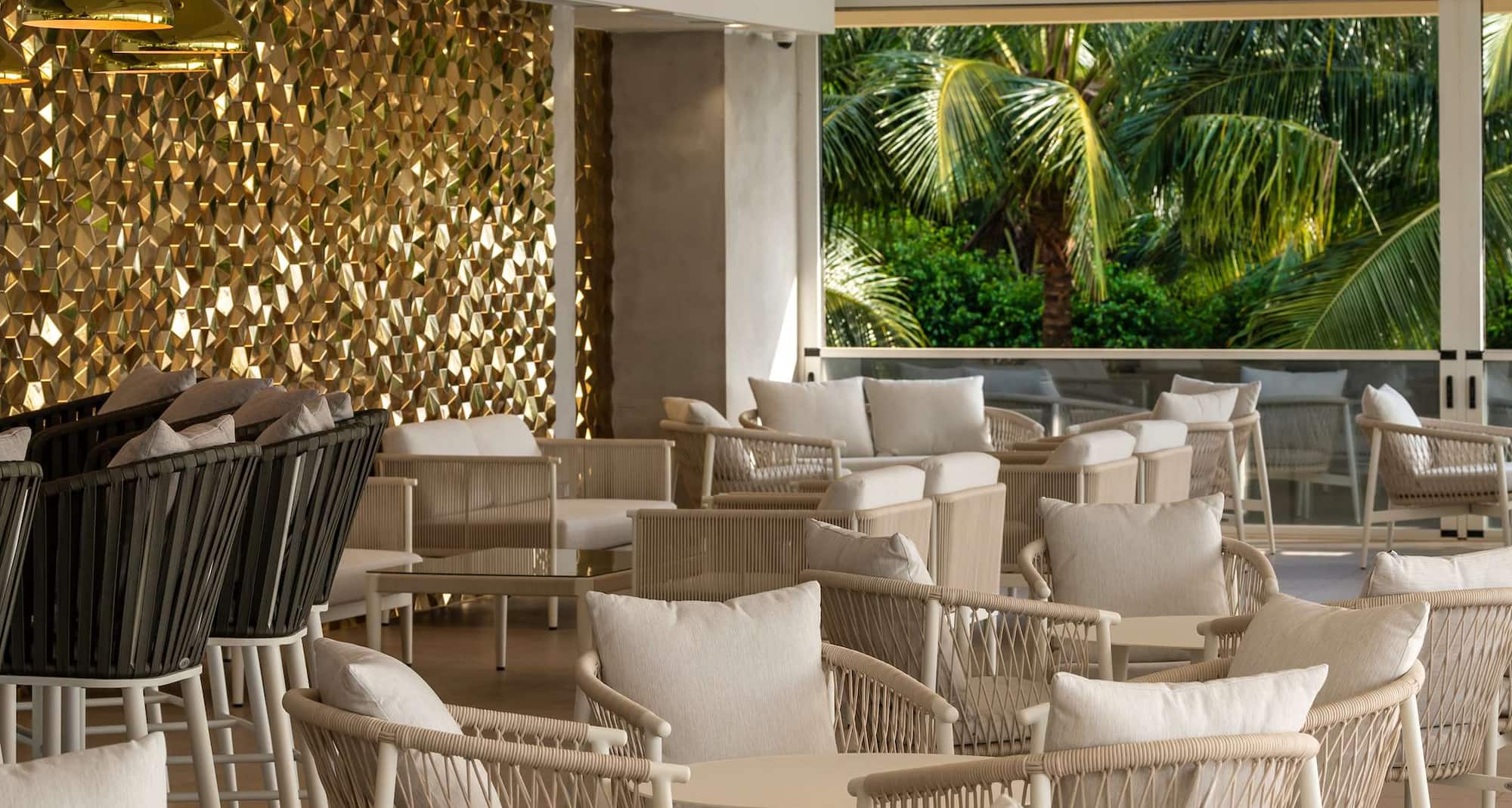 Radisson Blu Hotel, Conakry - FireLake Restaurant