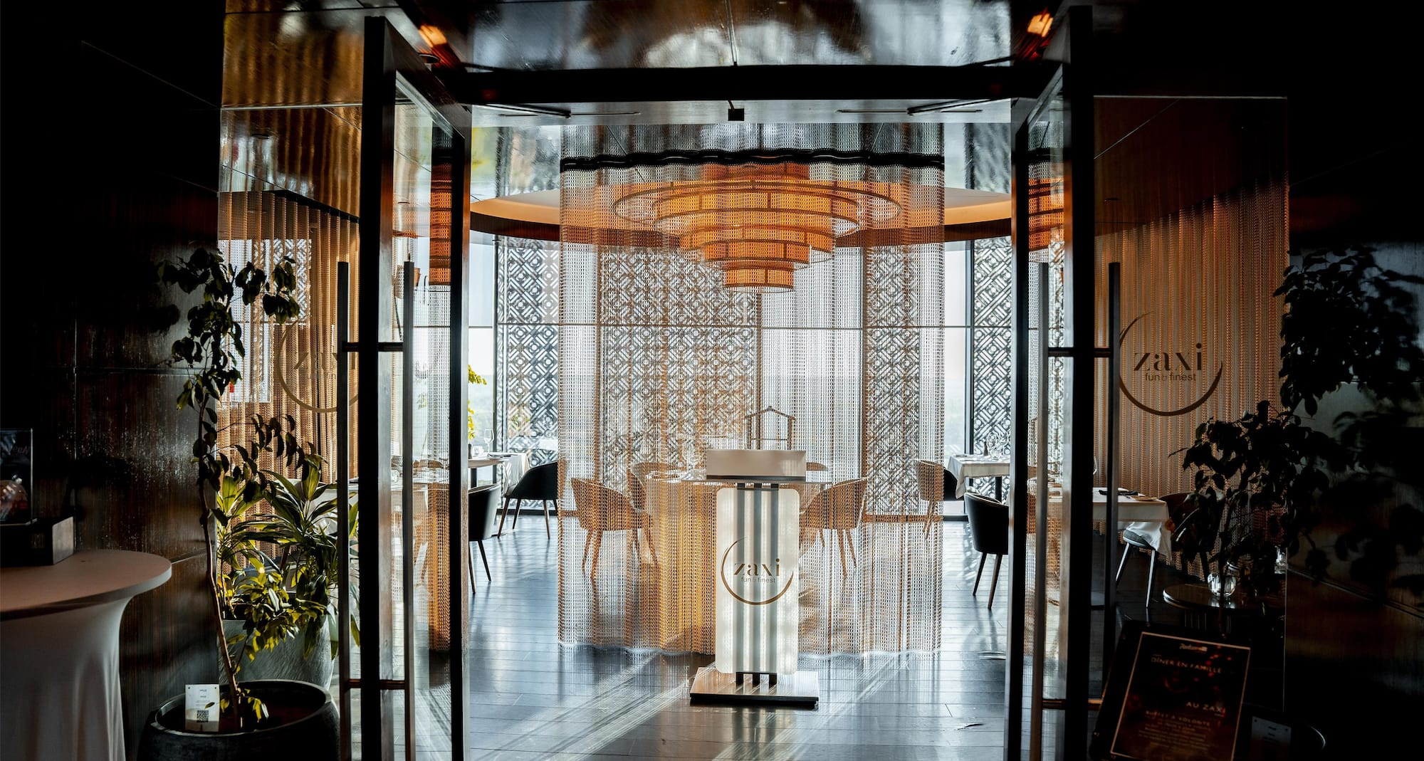 Radisson Blu Hotel and Conference Center, Niamey - Zaxi restaurant interior