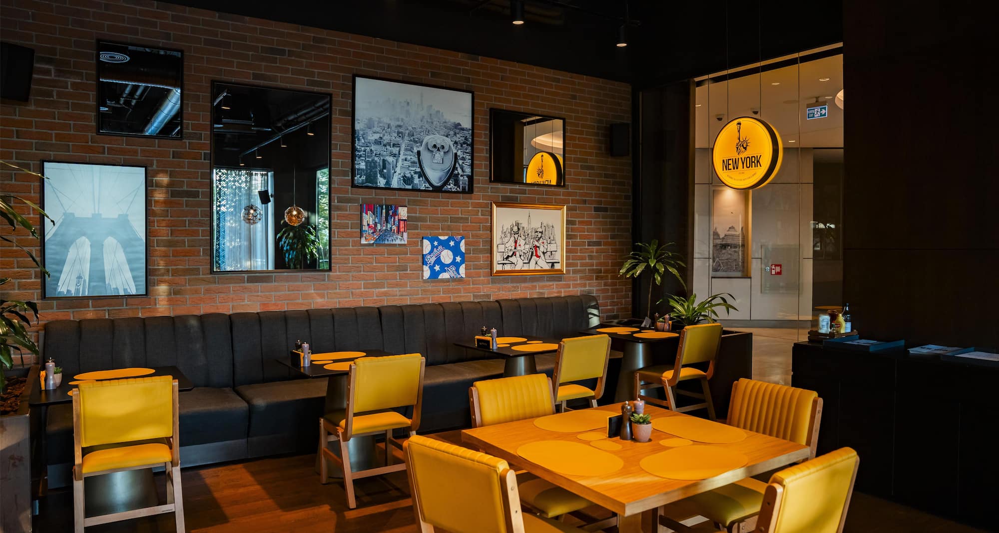 Radisson Blu Hotel and Conference Center, Niamey - New York restaurant interior