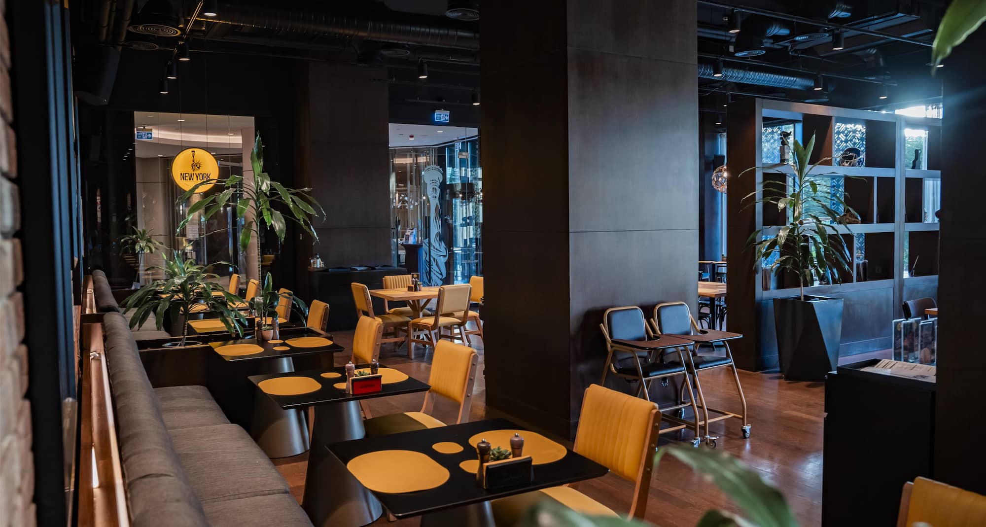 Radisson Blu Hotel and Conference Center, Niamey - New York restaurant interior