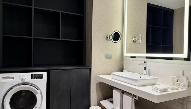 Radisson Blu Hotel & Conference Center, Niamey - Residential Suite Bathroom