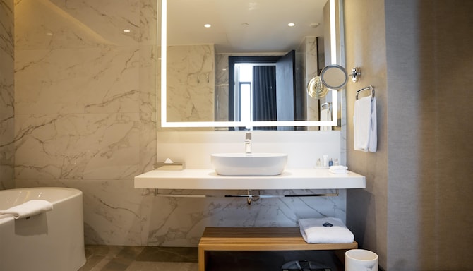 Radisson Blu Hotel & Conference Center, Niamey - Executive Suite bathroom