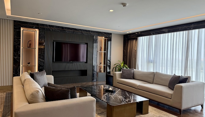 Radisson Blu Hotel & Conference Center, Niamey - Presidential Suite Living Room