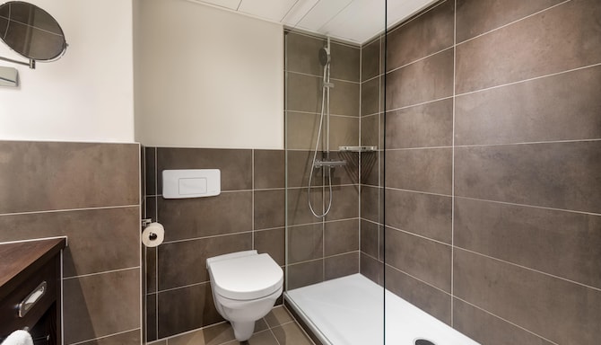 Radisson Blu Hotel & Conference Centre, Salzburg - Guest room bath