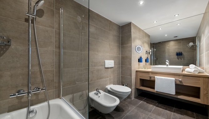 Radisson Blu Hotel & Conference Centre, Salzburg - Suite Bad