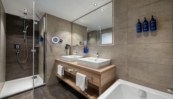 Radisson Blu Hotel & Conference Centre, Salzburg - Suite Bad