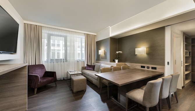 Radisson Blu Hotel & Conference Centre, Salzburg - Suite - City View