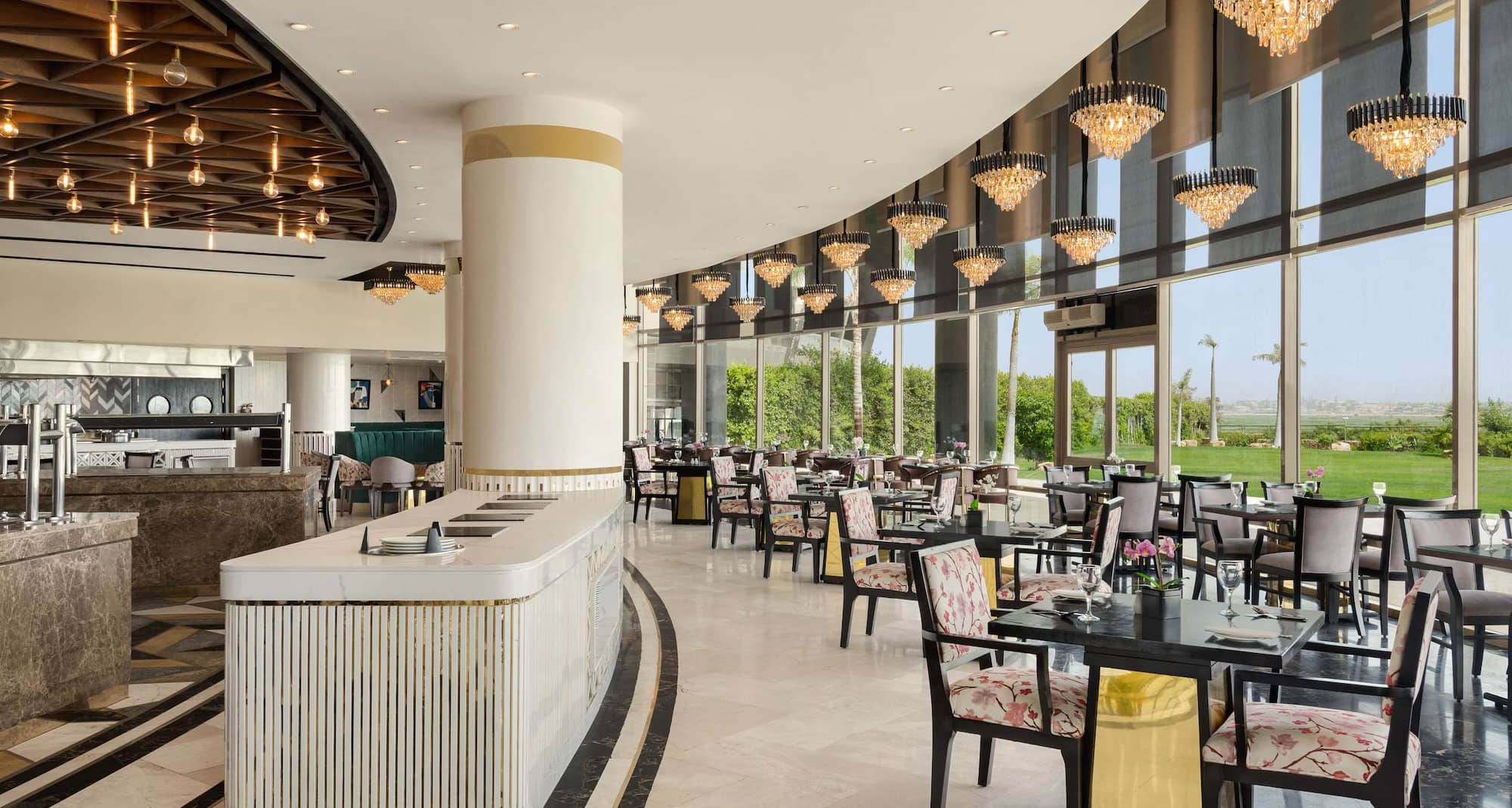 Radisson Blu Hotel and Convention Center, Alexandria - Lake s Restaurant